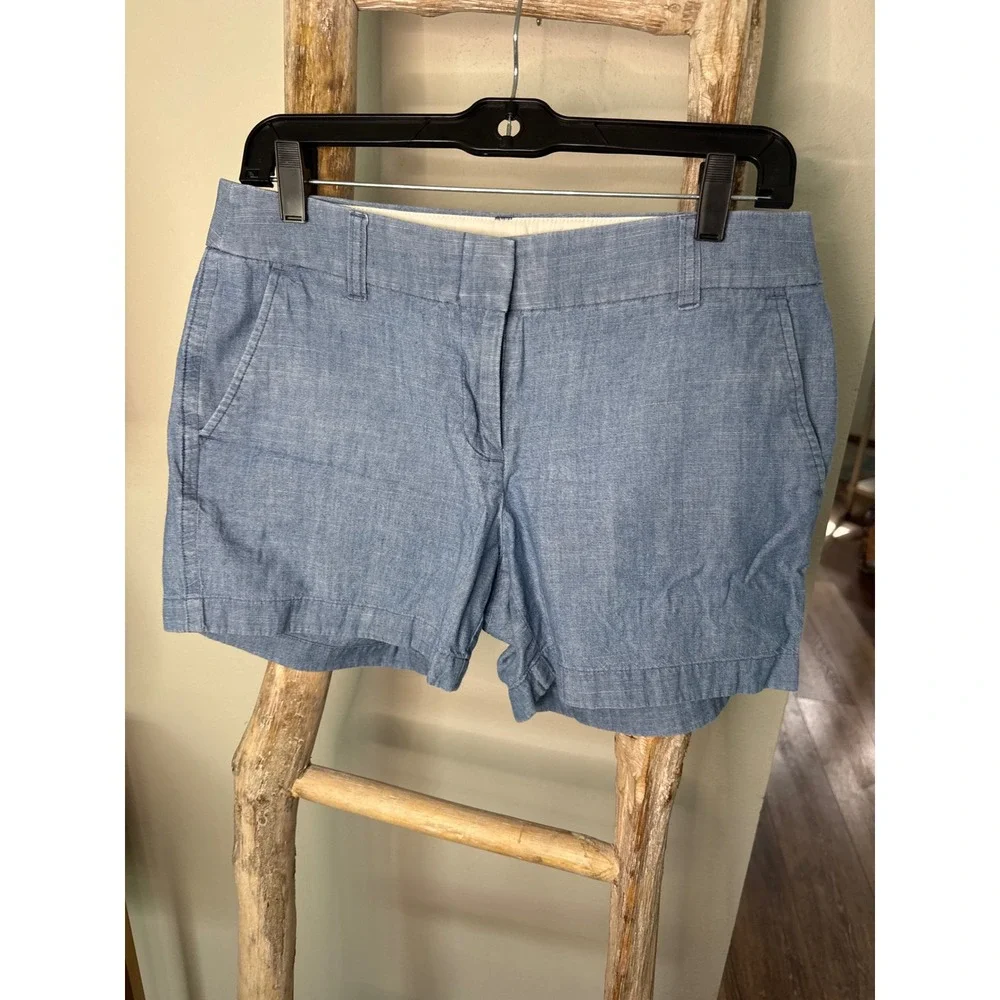 Women's blue chambray shorts from J.Crew, featuring a classic casual style sz 6
